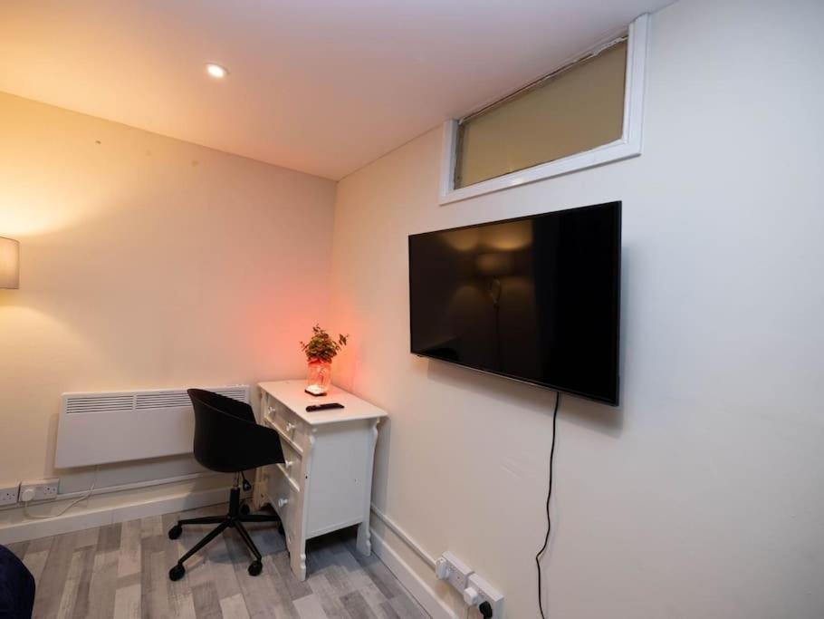 1 Bedroom-Sofabed-Worktable-4-Wifi-Parking Londyn Zewnętrze zdjęcie