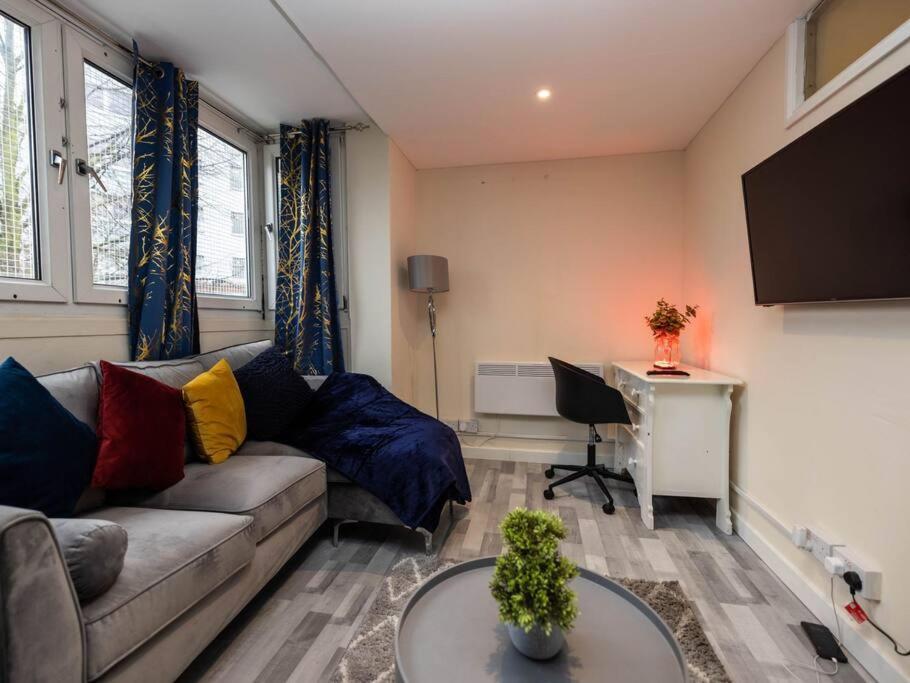 1 Bedroom-Sofabed-Worktable-4-Wifi-Parking Londyn Zewnętrze zdjęcie