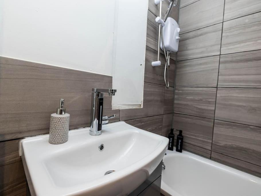 1 Bedroom-Sofabed-Worktable-4-Wifi-Parking Londyn Zewnętrze zdjęcie